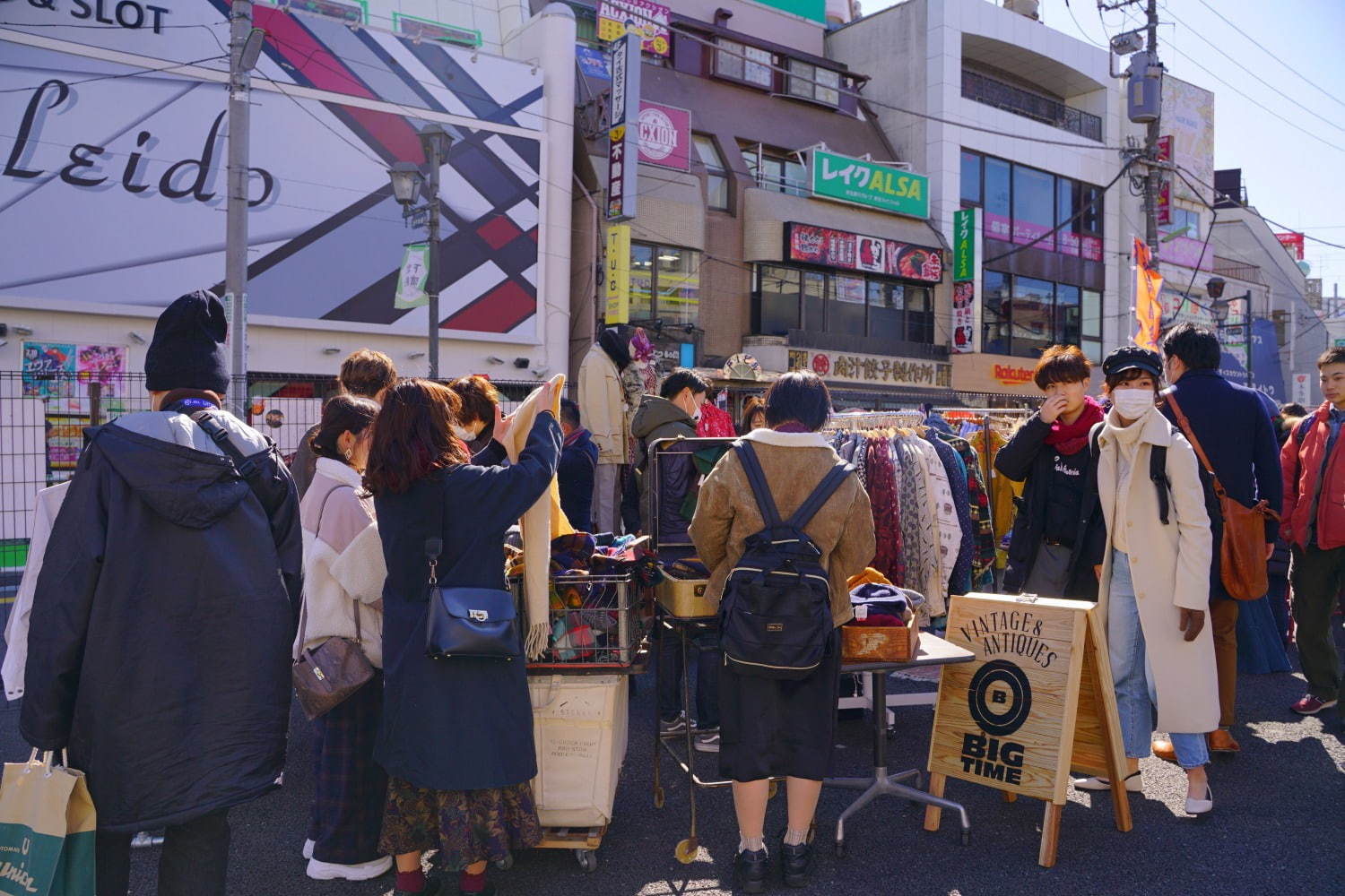 「下北沢古着マーケット」下北沢駅前に古着屋13店舗が集結｜写真15