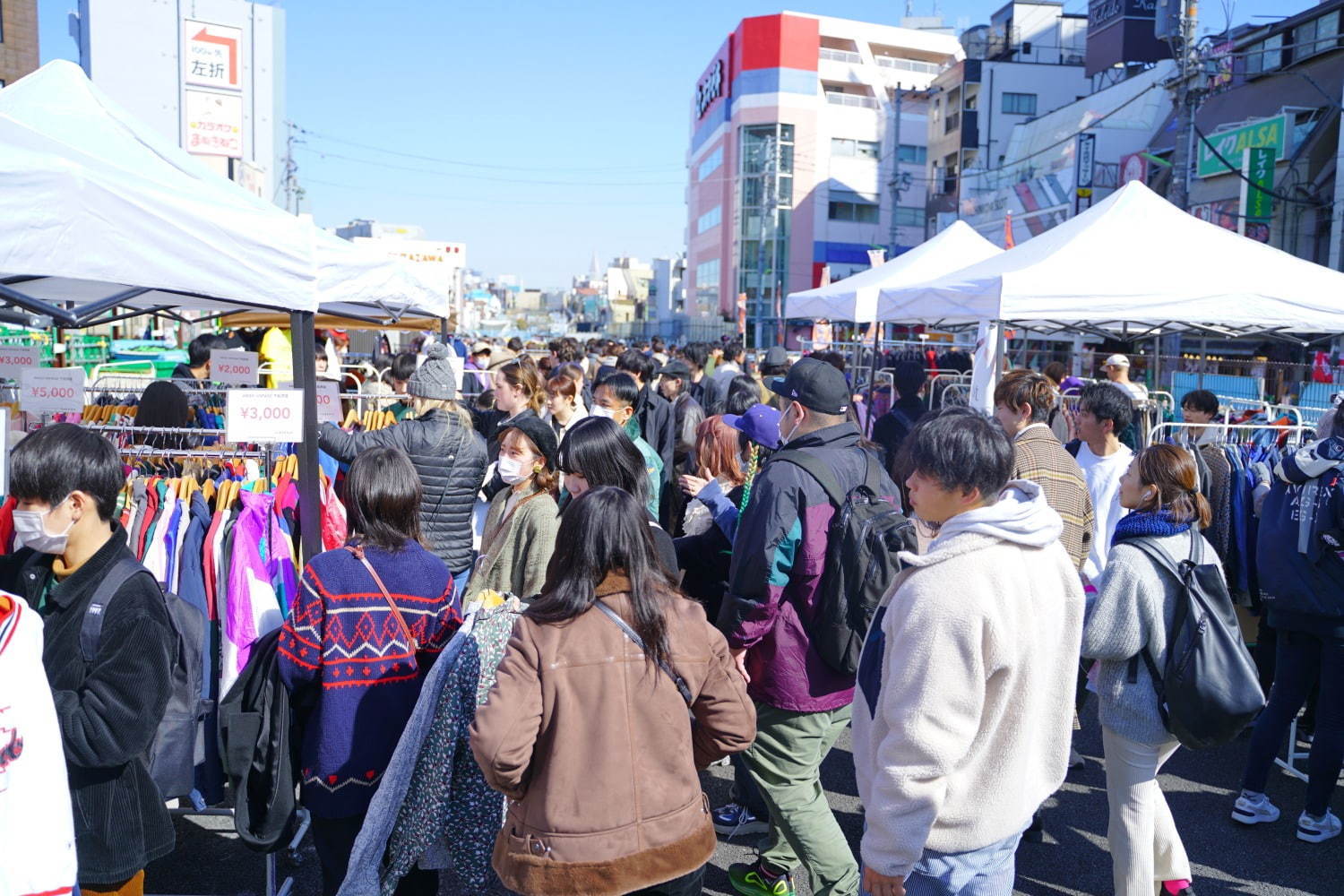 「下北沢古着マーケット」下北沢駅前に古着屋13店舗が集結｜写真3