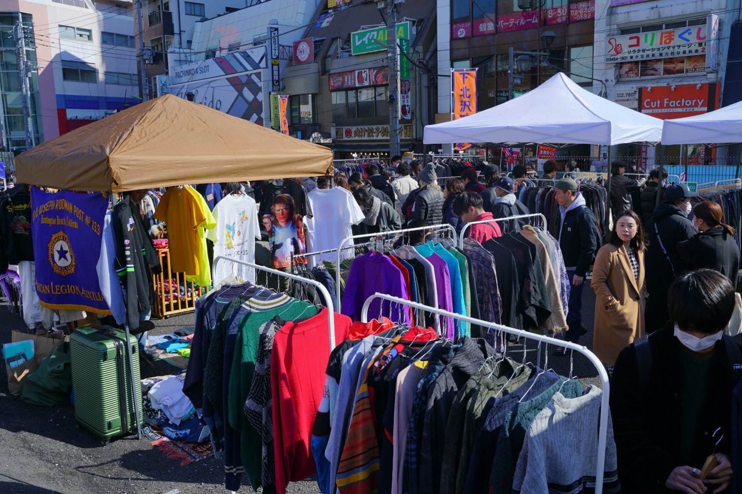 「下北沢古着マーケット」下北沢駅前に古着屋13店舗が集結｜写真11