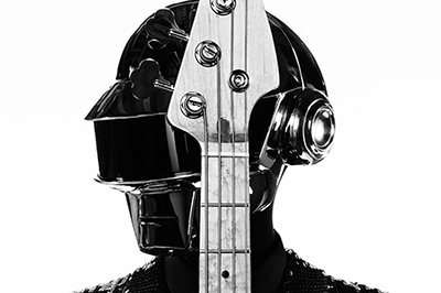 サンローランのビジュアルにダフト・パンク - スパンコールのジャケットを着て登場 