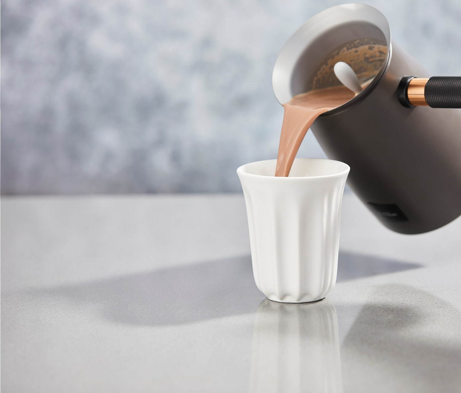 カカオブランド・ホテルショコラのチョコレートドリンクメーカー、本格ホットショコラが2分半で - ファッションプレス