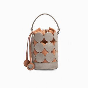 ピエール アルディ"スパークリングカクテルの泡"イメージのラインストーン煌めくサンダルなど｜写真2