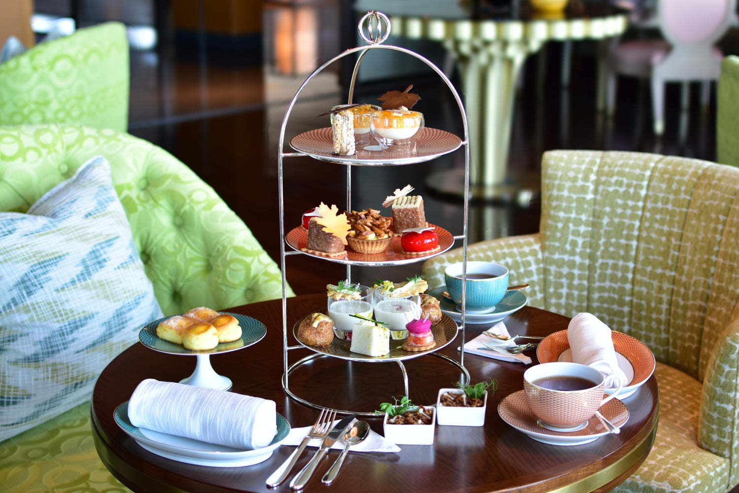 ダックワーズ｜マンダリン オリエンタル 東京のアフタヌーンティー、国産栗ムースのモンブラン風スイーツなど