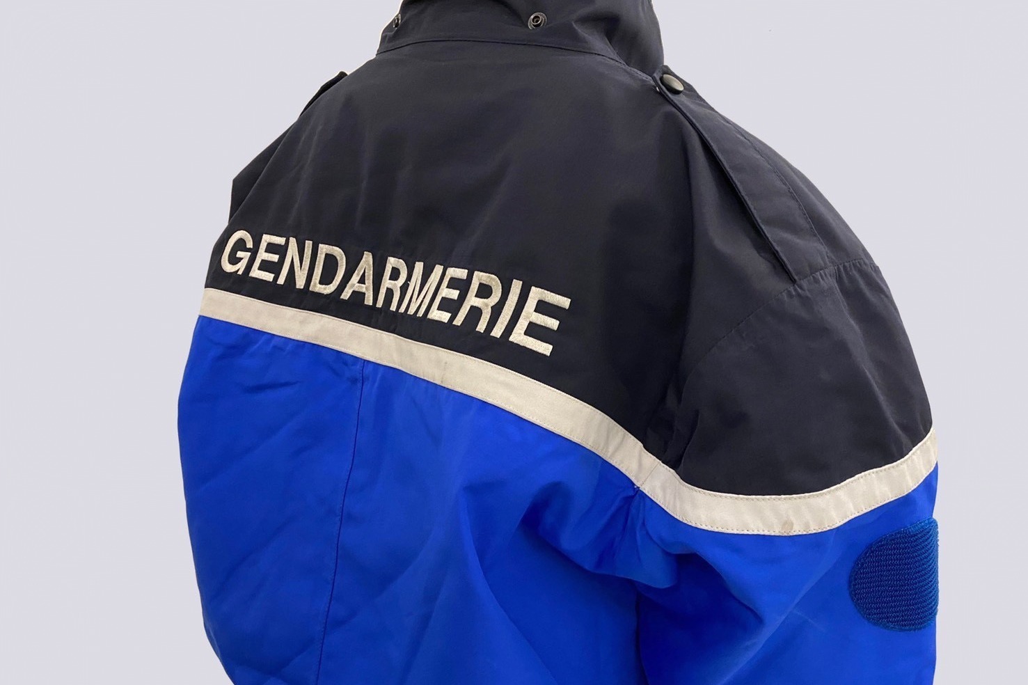 東京・下北沢の古着屋「カカ」の限定ストアが中目黒に、英発のミリタリーアウターなど200種類以上