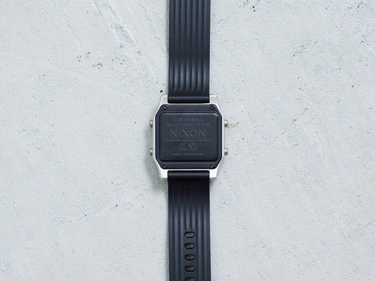 ニクソン×RHC ロンハーマンの新作腕時計、シルバーの超薄型ケース
