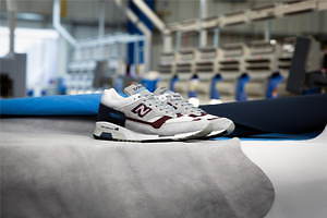 ニューバランス人気900番台に新スニーカー「920」、グレー