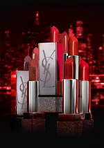 イヴ・サンローラン“パリ・ロンドン・NY・LA”着想の光沢レッドリップ、煌めくシルバーケース｜写真5