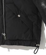 サカイ×アンダーカバーのカスタムレザーブルゾン - 定番ライダースを再構築、背面にグラフィック｜写真9