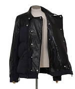 サカイ×アンダーカバーのカスタムレザーブルゾン - 定番ライダースを再構築、背面にグラフィック｜写真19