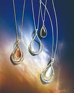 ヴァンドームブティックの20年秋冬ジュエリー、雪の結晶×四つ葉モチーフの煌めくブローチなど｜写真3