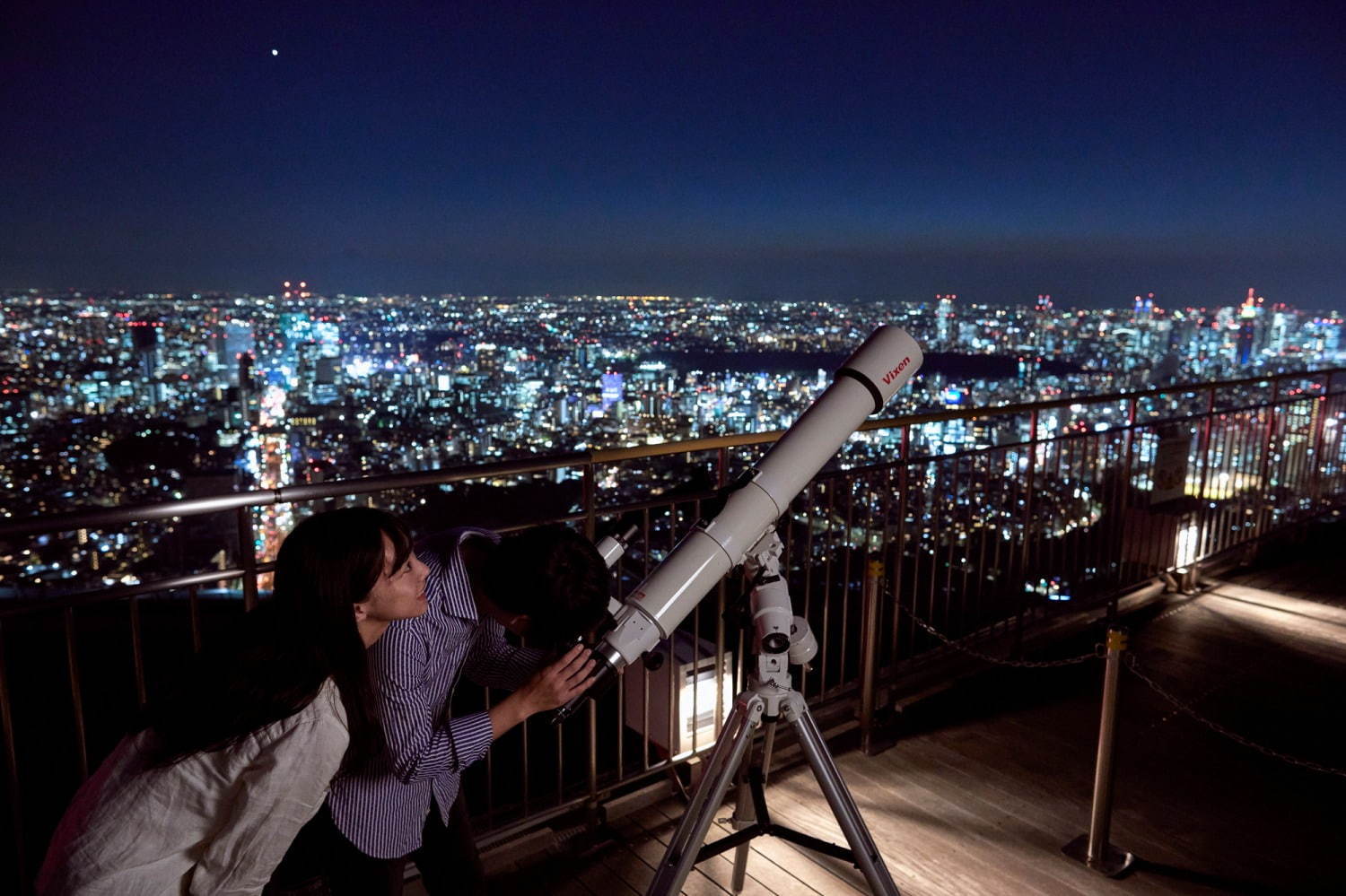 六本木ヒルズ展望台「天空のクリスマス 2020」夜景を望むイルミネーションや星空観察｜写真6