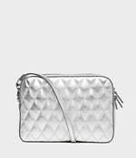 J&M デヴィッドソンのおすすめクリスマスギフト、淡いパッチワーク柄バッグ＆スタッズ付き財布｜写真10