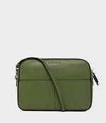 J&M デヴィッドソンのおすすめクリスマスギフト、淡いパッチワーク柄バッグ＆スタッズ付き財布｜写真14