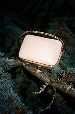 J&M デヴィッドソンのおすすめクリスマスギフト、淡いパッチワーク柄バッグ＆スタッズ付き財布｜写真49