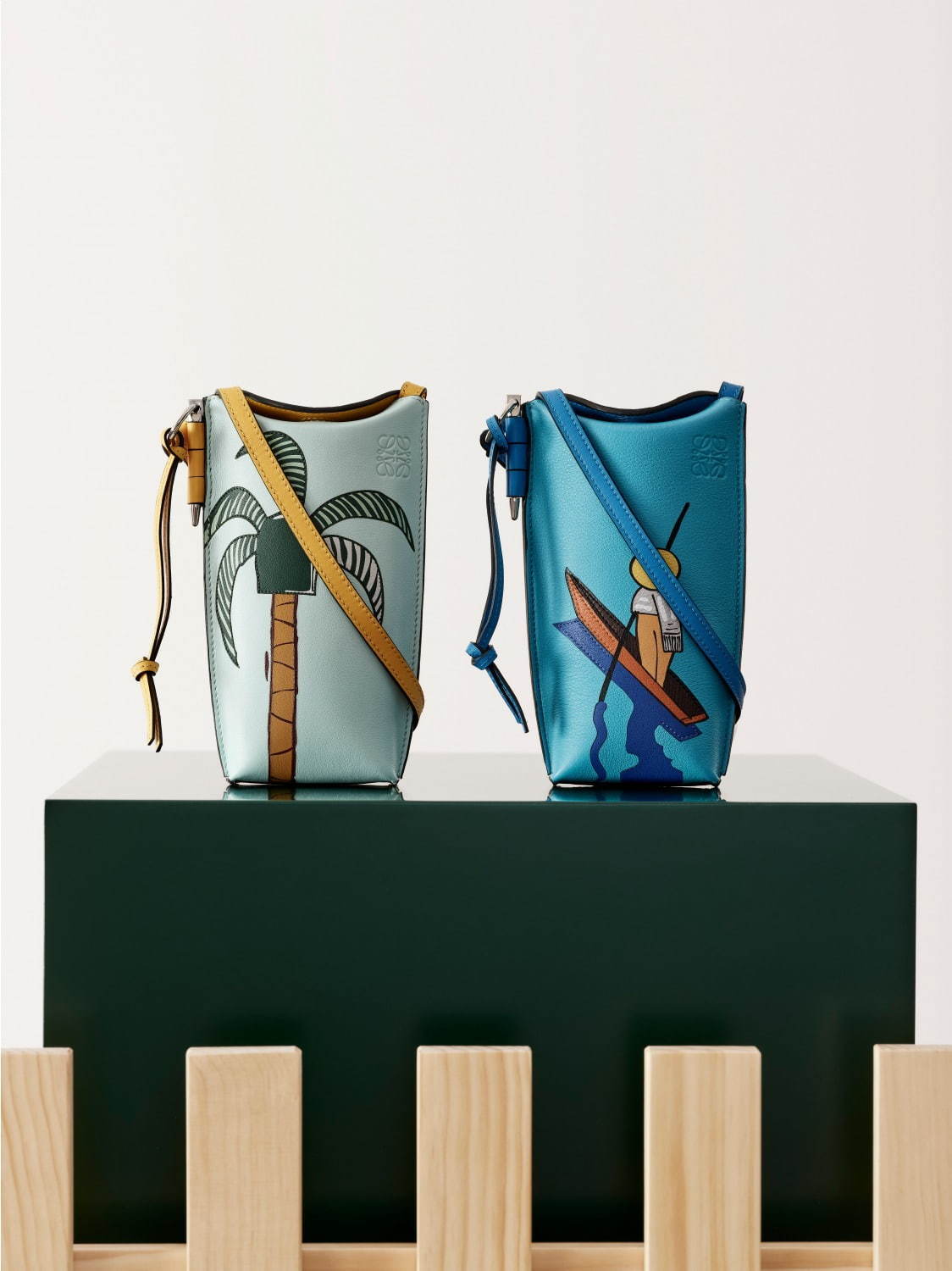 ロエベから“ヤシの木”や“リゾート風景”柄のバッグ＆ウェア、米芸術家ケン・プライスとコラボ｜写真3