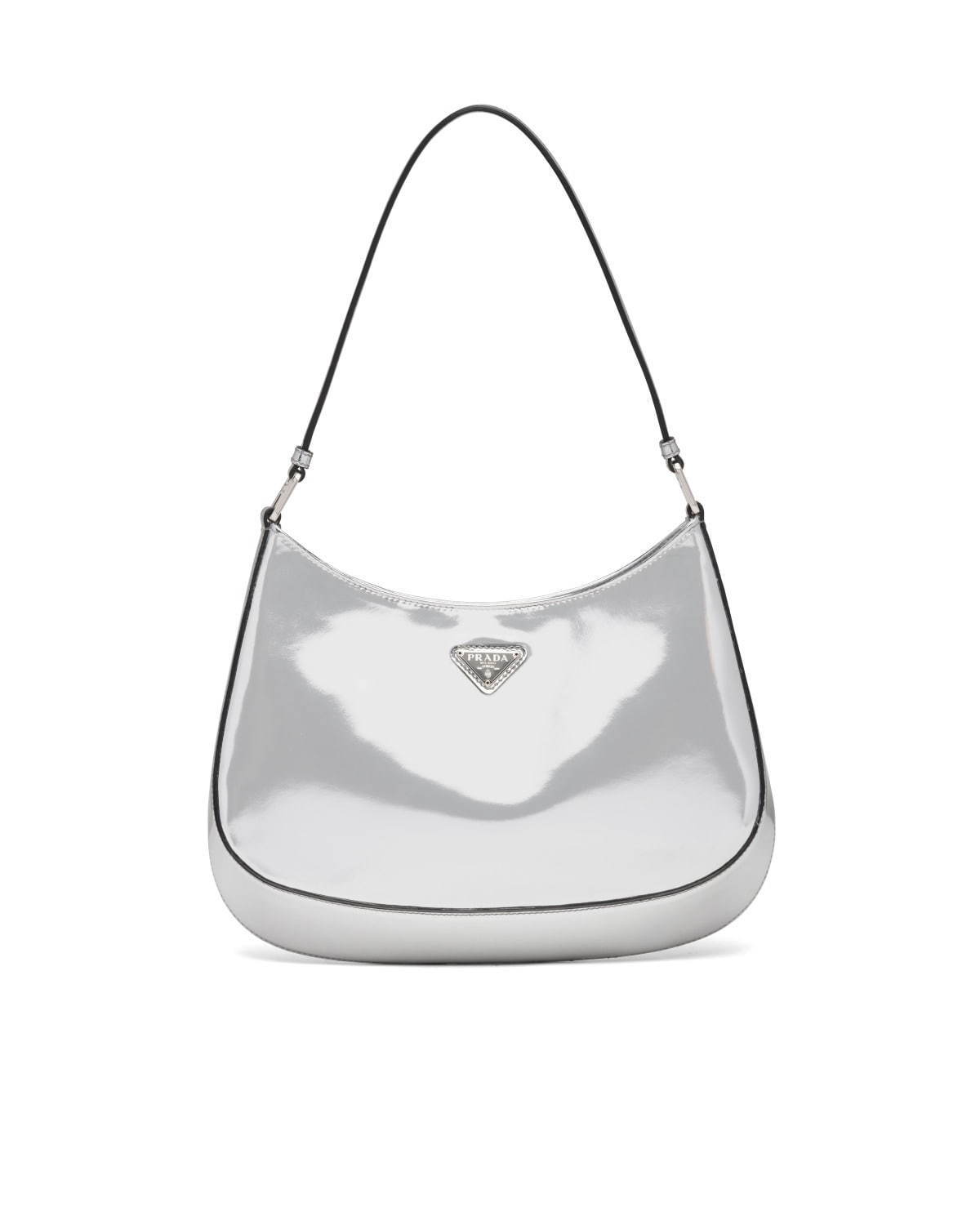 プラダの新作バッグ「プラダ クレオ」優雅なカーブを描くエナメル 