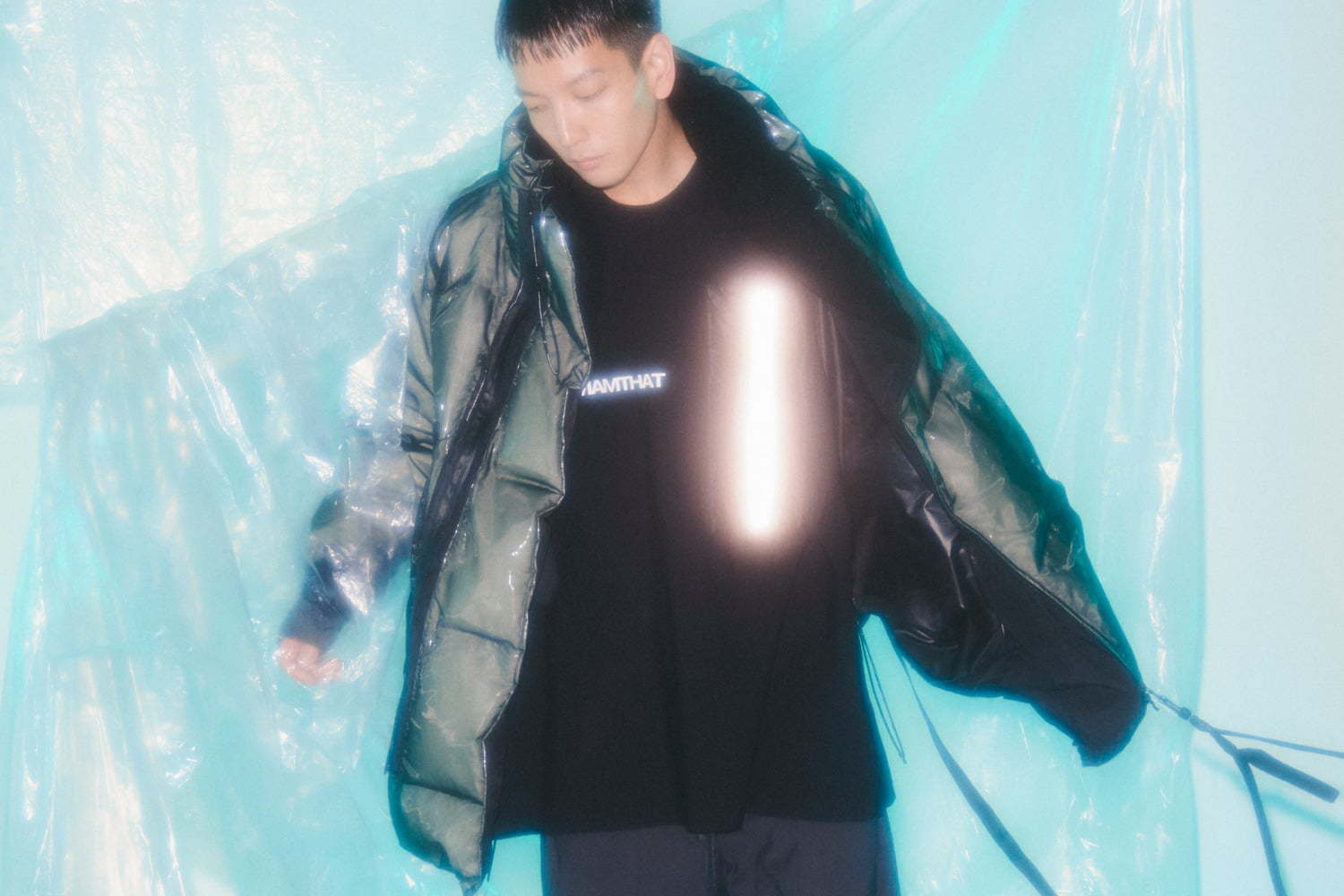 ニルズから“透ける”ダウンジャケットやマスクにもなる襟高コート、20秋冬の新作アウター