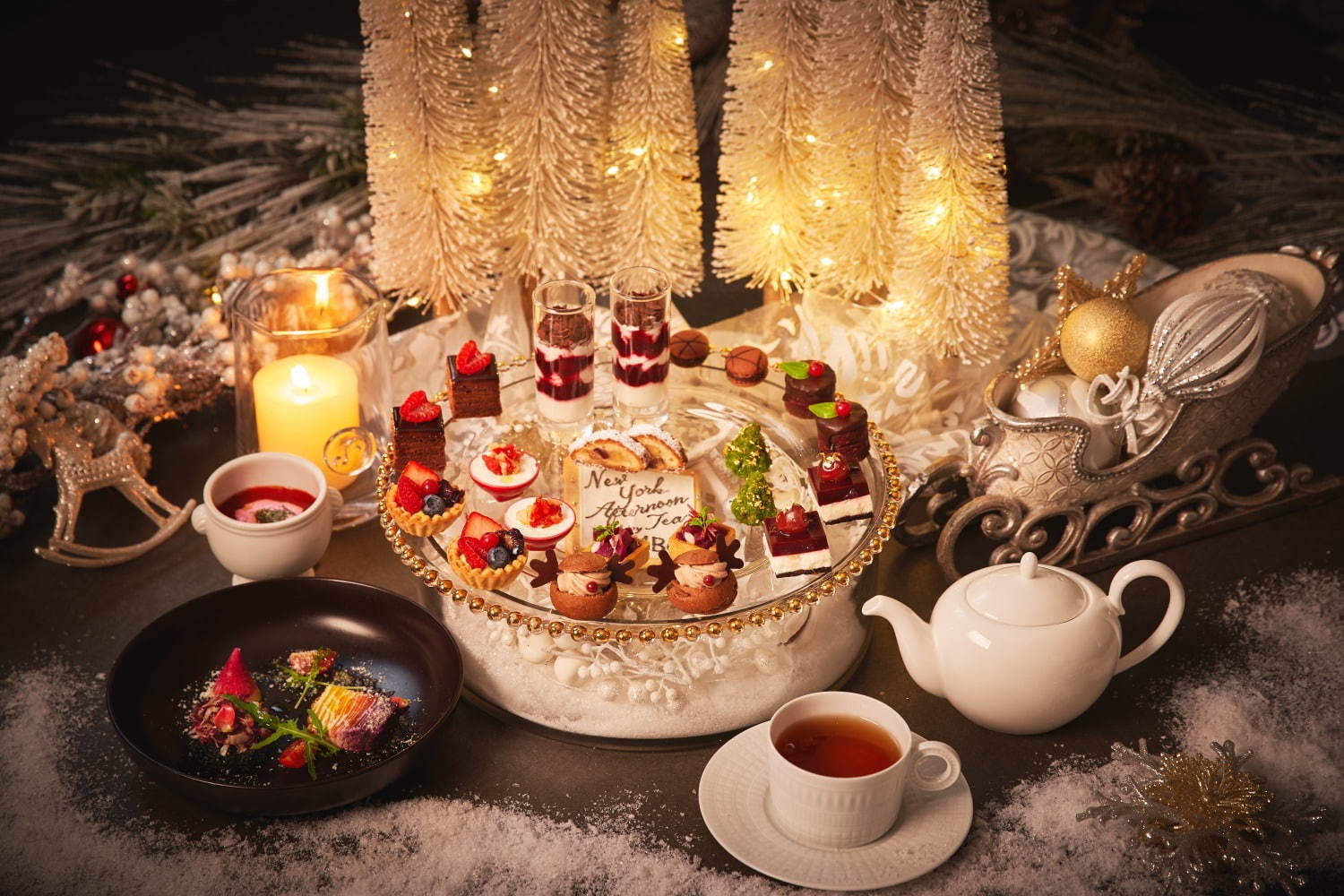 “冬のNY”着想のクリスマスアフタヌーンティーが表参道で、高級チョコケーキやベリータルトなど｜写真2