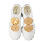 パトゥ×ルコック スポルティフ“真実の口”着想の真鍮を配したウィメンズスニーカー｜写真3