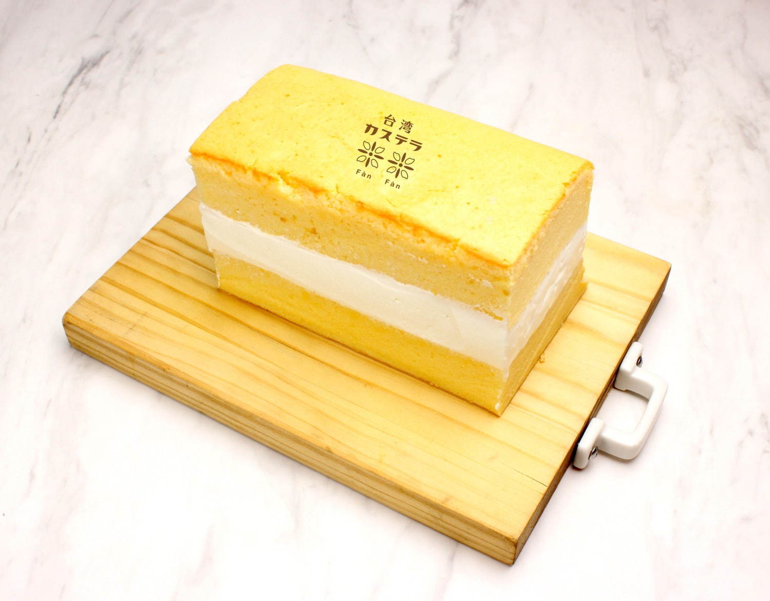 台湾カステラ 生クリームサンド 小麦粉生地 880円＋税／米粉生地 980円＋税