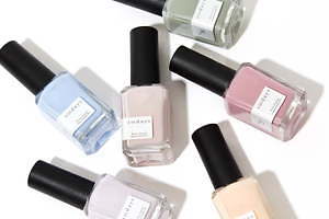 NY発ネイルブランド「サンデイズ」が日本初上陸、“くすみパステル”のヴィーガンネイル