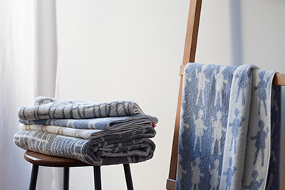 ミントデザインズがGWにおみやげ屋を出店 - アーカイブテキスタイルを使用したクッションカバーなど