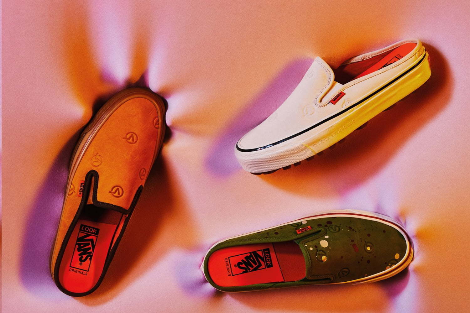 VANSとルックスタジオのコラボスニーカー、ペンキを散らしたミュール＆チャッカブーツ