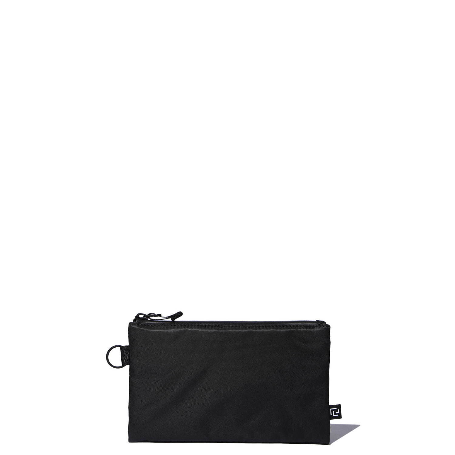 デンハム×ラミダスのバッグ＆財布"オールブラック"のナイロン素材で、2WAY仕様のポーチも｜写真13
