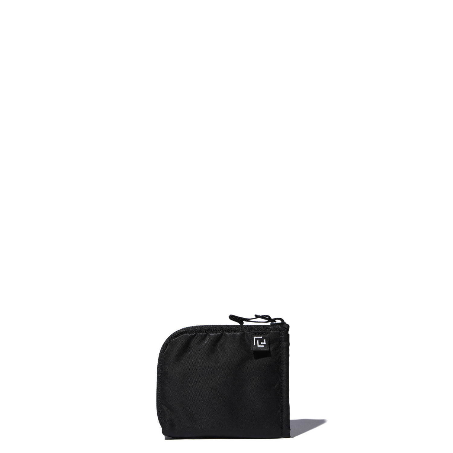 デンハム×ラミダスのバッグ＆財布"オールブラック"のナイロン素材で、2WAY仕様のポーチも｜写真5