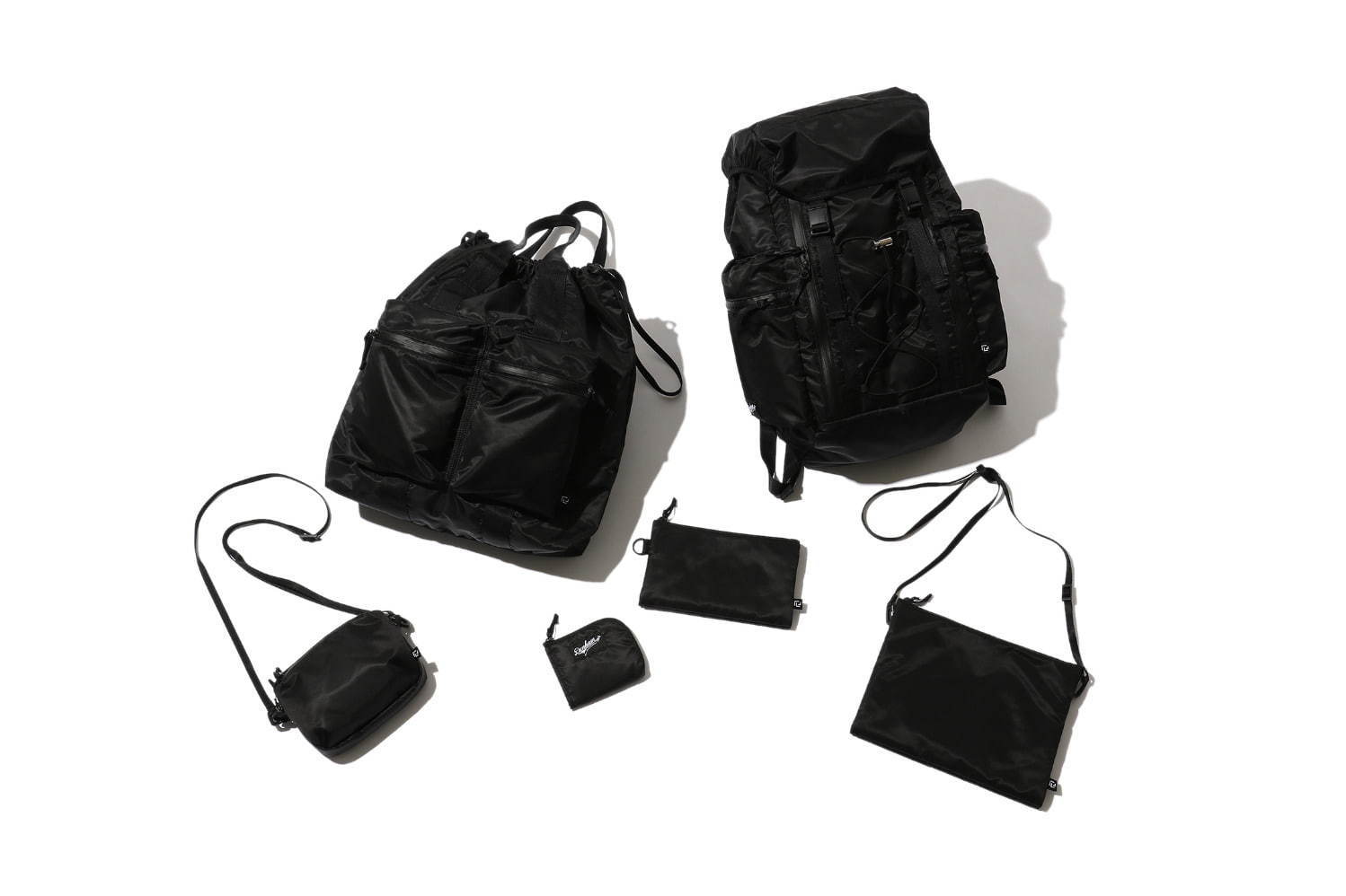 デンハム×ラミダスのバッグ＆財布"オールブラック"のナイロン素材で、2WAY仕様のポーチも｜写真20