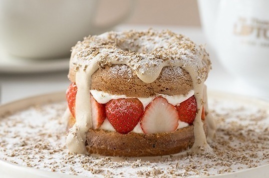 京都コエ ドーナツ×サー・トーマス・リプトン、ロイヤルミルクティー「ドーナツメルト」など限定メニュー