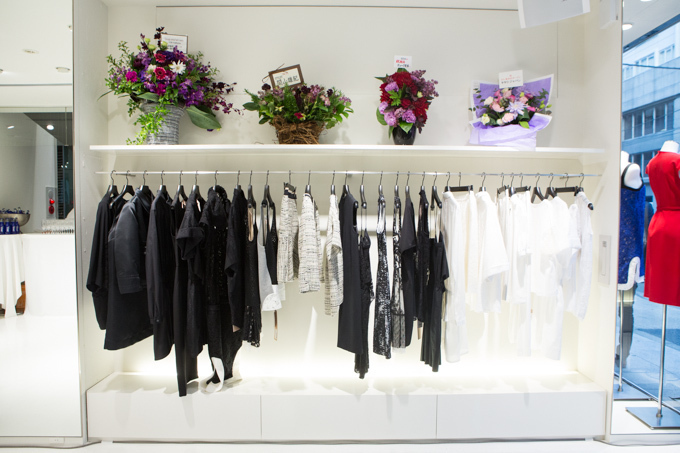 セレクトショップIZAが関東初進出、南青山に新店舗 - バルマン、マックイーンなど展開＆ヌメロの限定アイテムも｜写真4