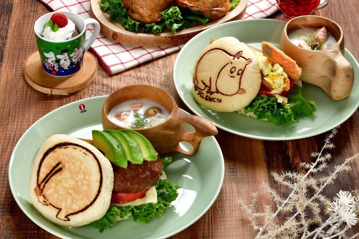 クリスマス｜ムーミンカフェのクリスマスセット、“おしり”バーガー＆ローストチキンに選べるマグカップ付き