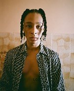 ディーゼルのクリスマス、鮮やかなペイントのデニムジャケット＆ベルベット風デニムスカート｜写真30