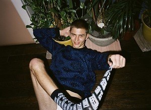 ディーゼルのクリスマス、鮮やかなペイントのデニムジャケット＆ベルベット風デニムスカート｜写真37