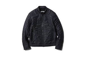 ディーゼルのクリスマス、鮮やかなペイントのデニムジャケット＆ベルベット風デニムスカート｜写真2