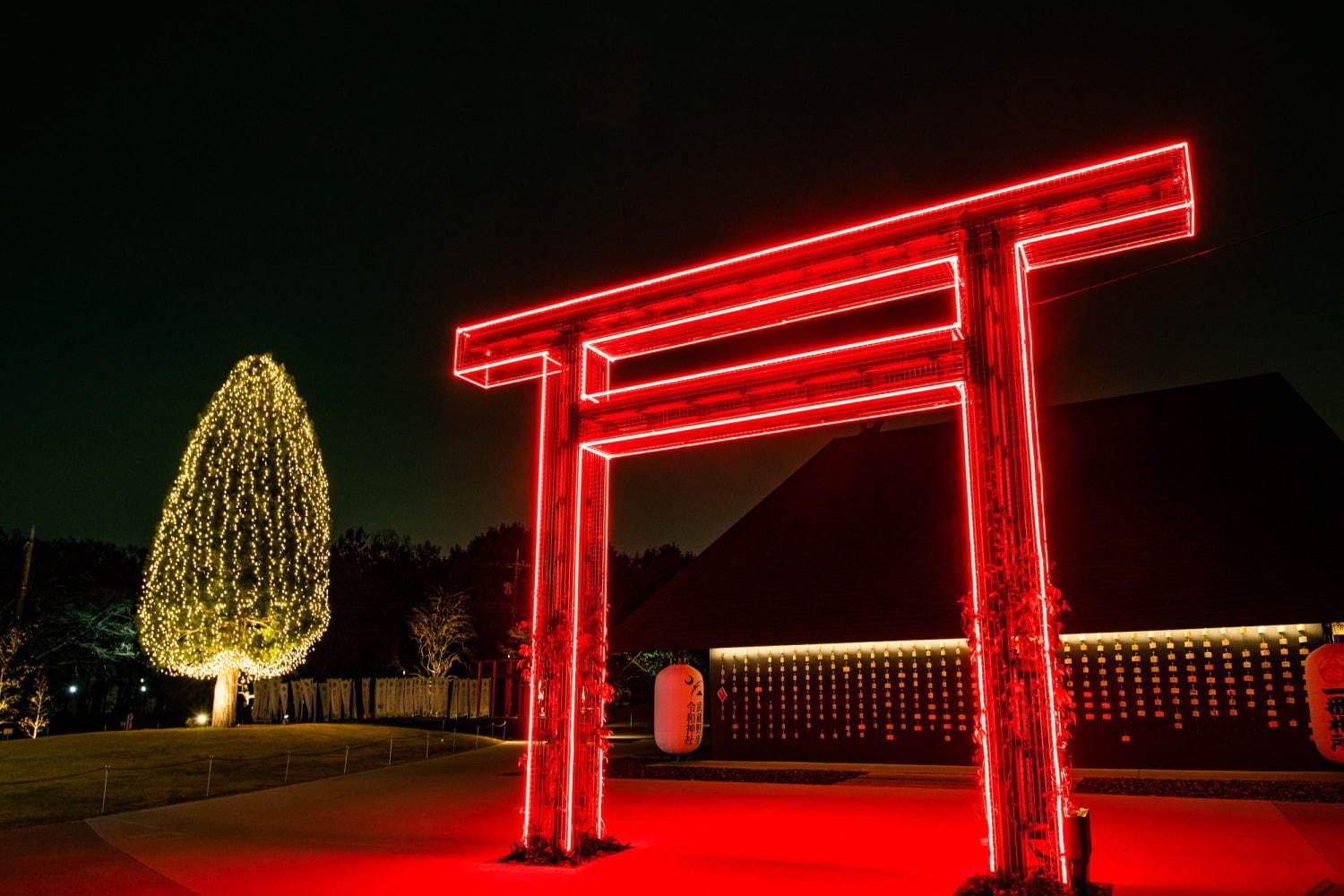 ところざわサクラタウンのイルミネーション「冬花見」桜色に輝くツリーや水盤のボールライト演出｜写真6