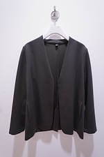 ユニクロの2021年春夏新作“家でも外でも”着れるジャケットやパンツ、UT新作コラボも｜写真15