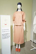 ユニクロの2021年春夏新作“家でも外でも”着れるジャケットやパンツ、UT新作コラボも｜写真47