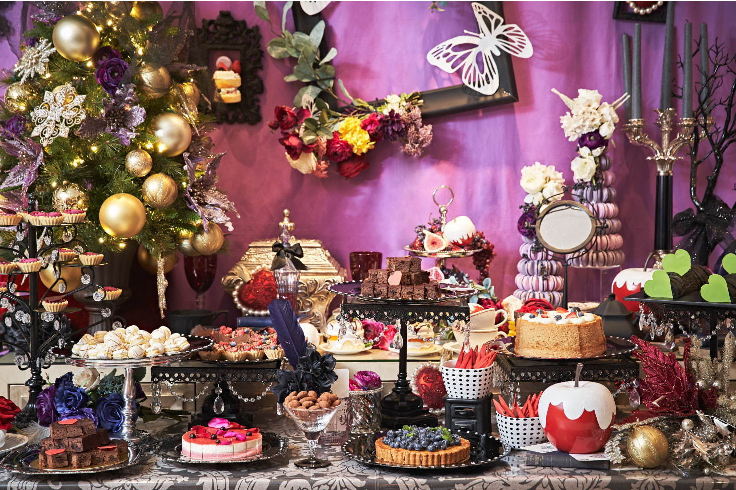 アマン東京のクリスマスケーキ19 鮮やかなベリーや金箔をあしらったケーキをビスキュイで囲んで ファッションプレス アマン東京のクリスマスケーキ19 鮮やかなベリーや金箔をあしらったケーキをビスキュイで囲んで ファッションプレス
