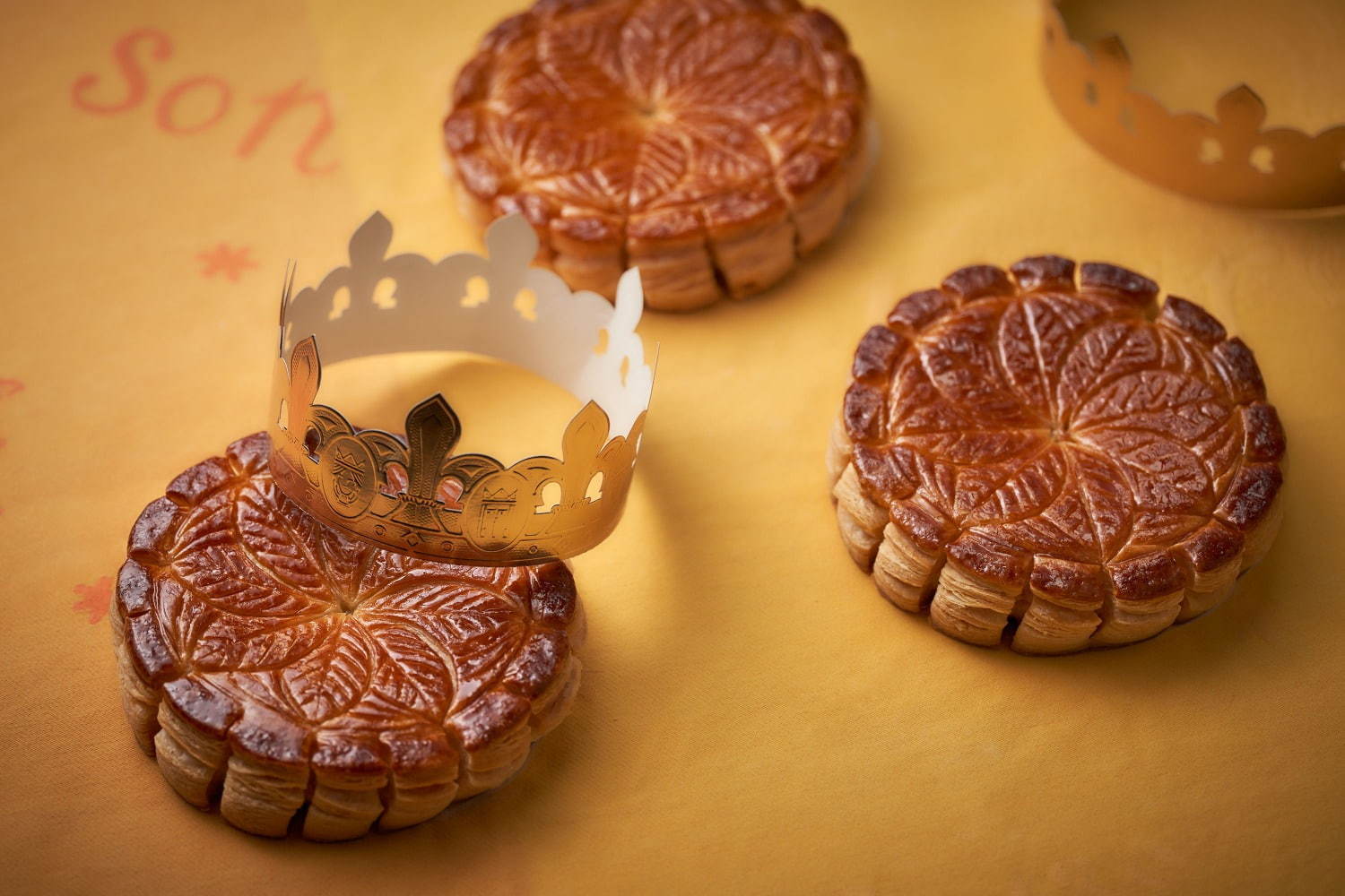 オークラ東京から新年を祝う菓子 ガレット デ ロワ バター香るサクサク食感のパイ生地 ファッションプレス