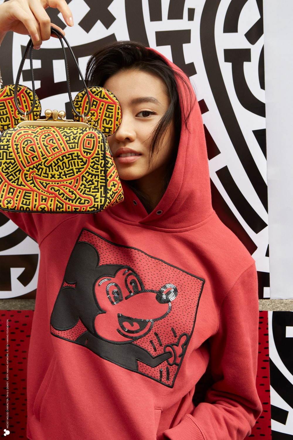 コーチ、キース・ヘリングが描く「ミッキーマウス」の“耳つき”ハンドバッグ＆メンズトートなど発売｜写真32