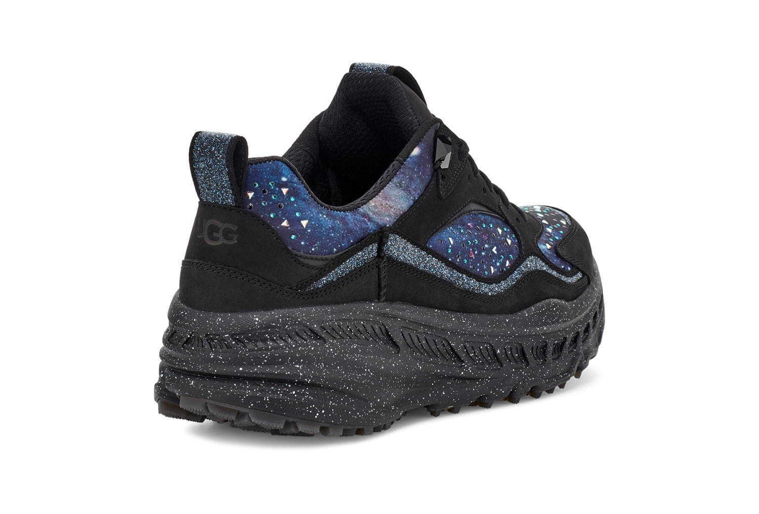 UGG“星空”柄の厚底スニーカー、輝くスワロフスキークリスタルをアッパーに散りばめて｜写真4