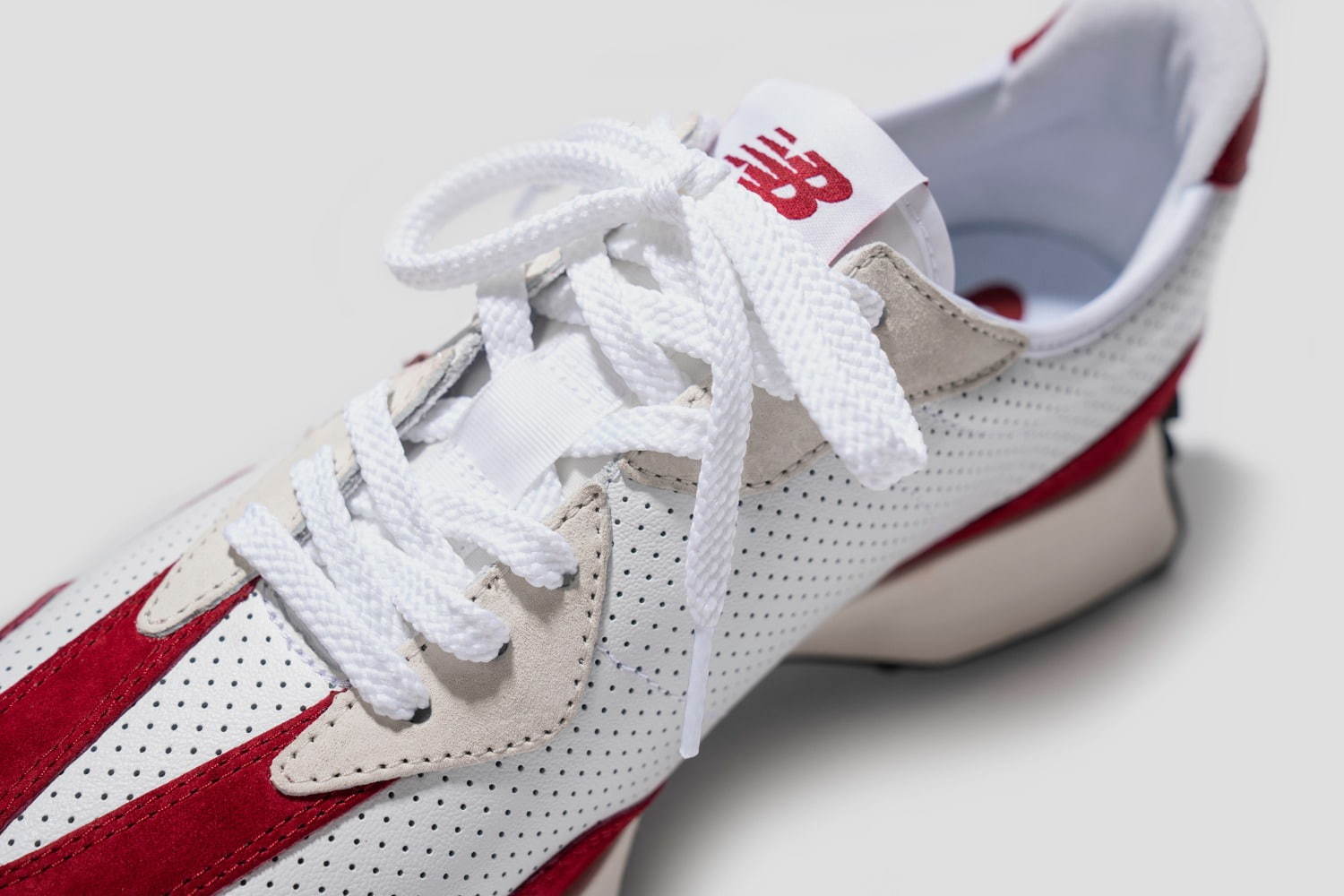 ニューバランス３２７　赤×白 New Balance 327 'White Black Red' MS327JS1