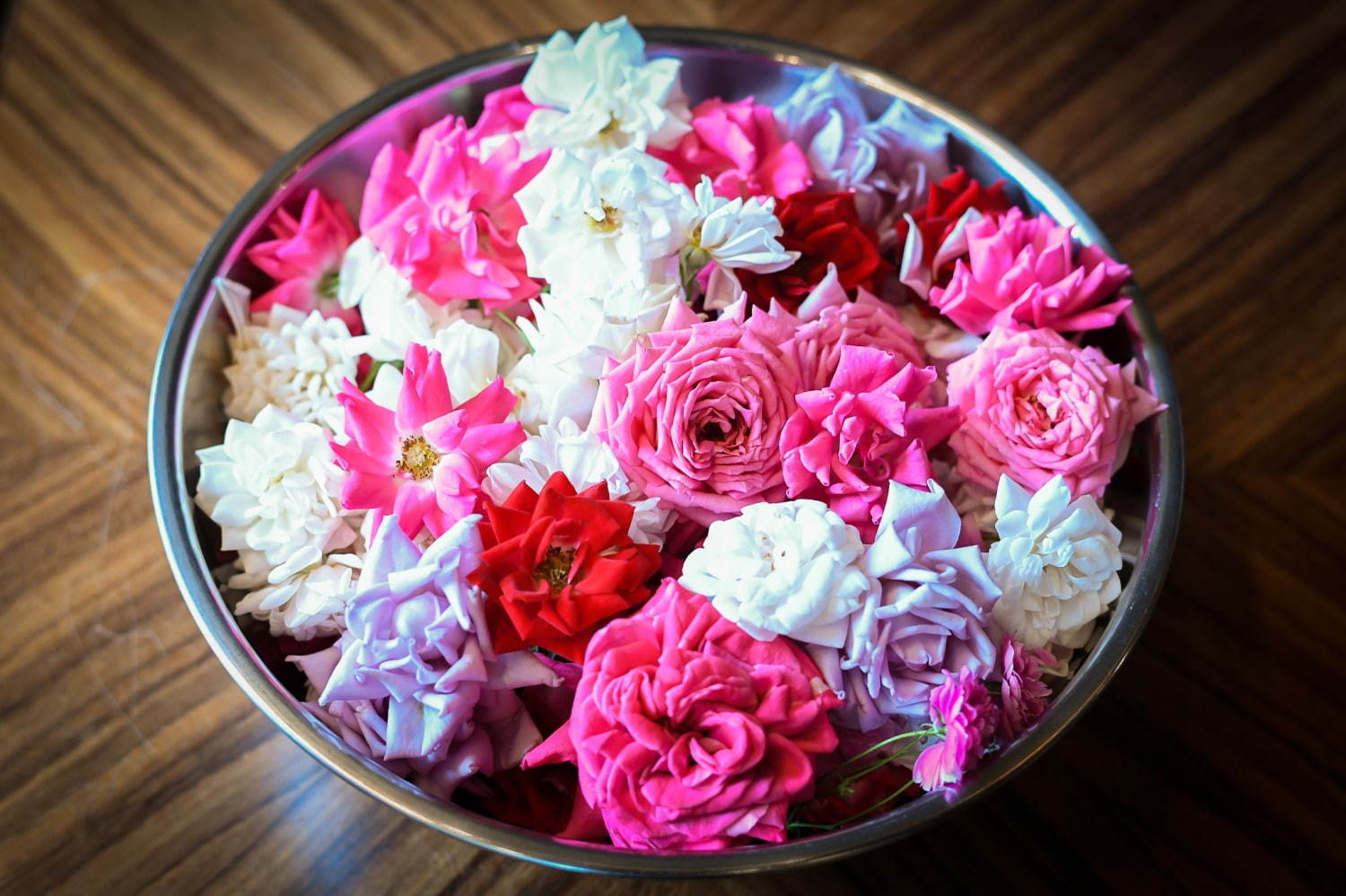 約10種のバラを閉じ込めたカクテル「薔薇のスピリッツ」虎ノ門で、“ローズブーケ”のような香り立ち｜写真10