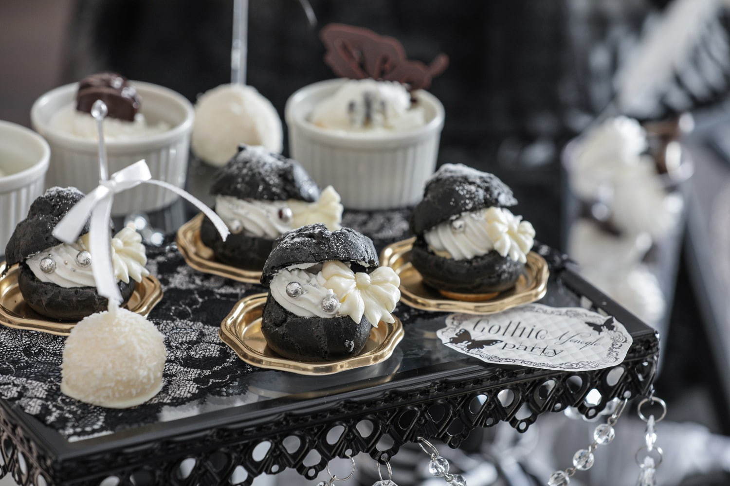 「モノクロ・ゴシック スイーツパーティー」東京＆名古屋で、大人かわいい“白黒”スイーツ食べ放題｜写真3