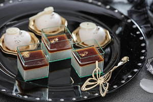 「モノクロ・ゴシック スイーツパーティー」東京&名古屋で、大人かわいい“白黒”スイーツ食べ放題|写真1