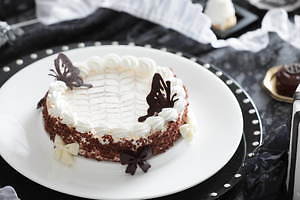 「モノクロ・ゴシック スイーツパーティー」東京&名古屋で、大人かわいい“白黒”スイーツ食べ放題|写真2