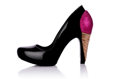 メリッサ＋カール・ラガーフェルドのコラボ・コレクション、デビュー - 直筆のデザイン画も公開