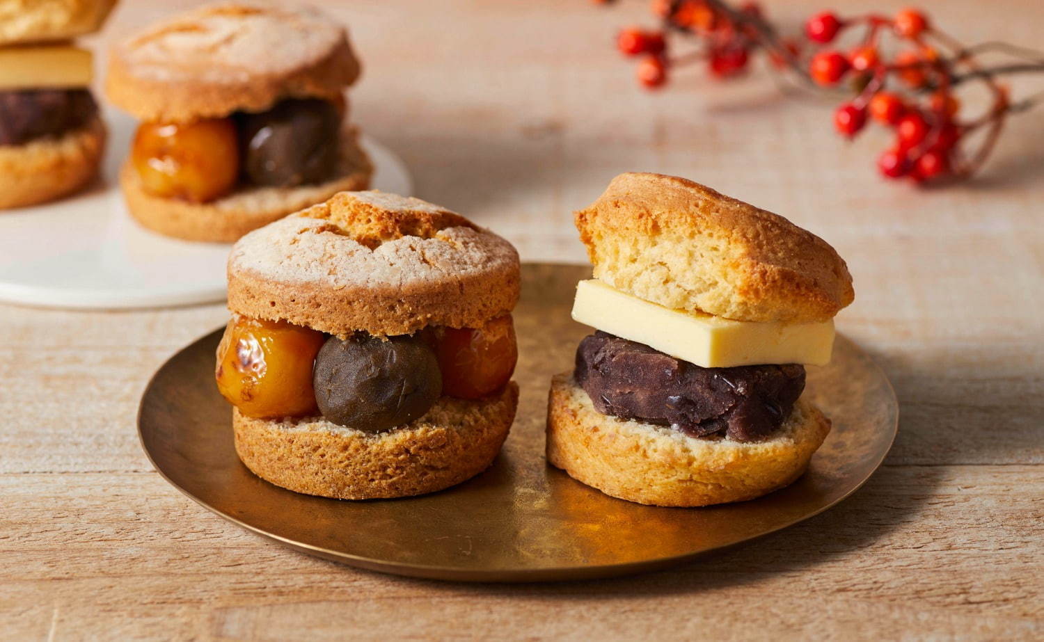 ベイカーズ ゴナ ベイク(BAKERS gonna BAKE) スコーンサンド ほうじ茶餡とみたらし団子｜写真1